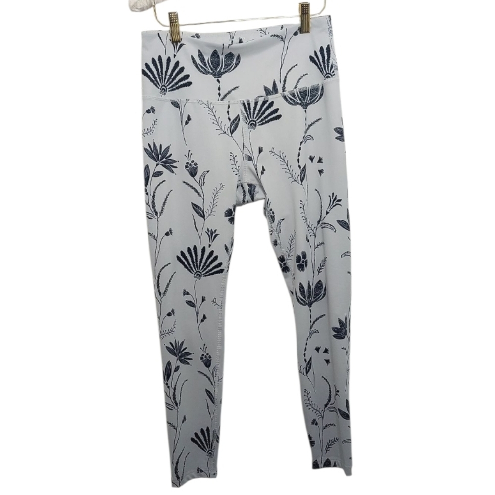 Layer 8 Women's Size Medium Leggings Athletic White Gray